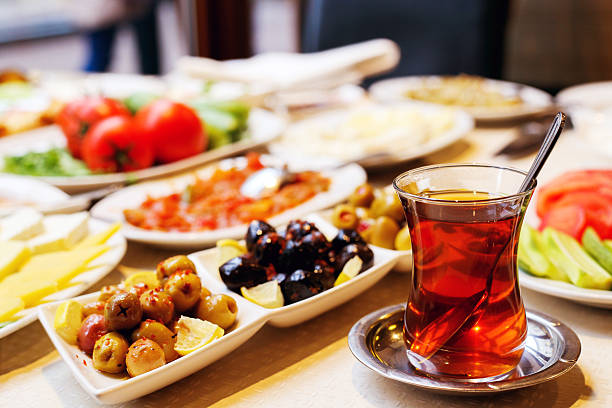 Türk Kahvaltısı ve Kruvasanlar