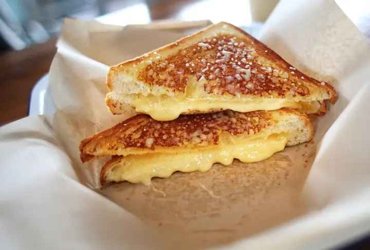 Peynirli Tost